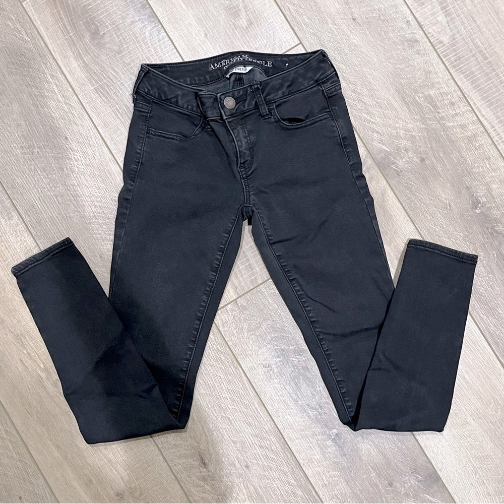 American Eagle women's size four super stretch skinny jeans. Good condition.